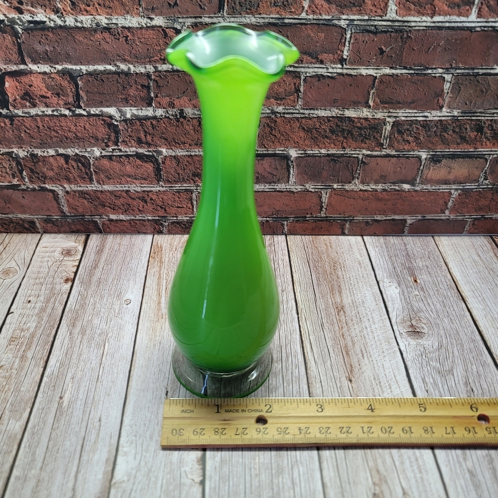 Elegant Vintage Handblown Green White Cased Glass Pedestal Vase - Picture 6 of 7